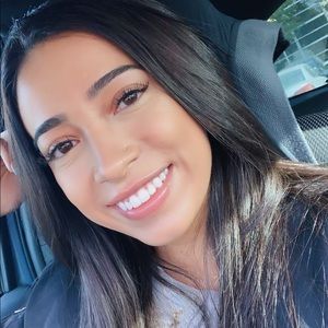 Meet your Posher, Adriana